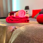 Warm, Cozy And Comfortable 아데제