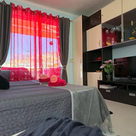 Апартаменты Warm, Cozy And Comfortable Адехе