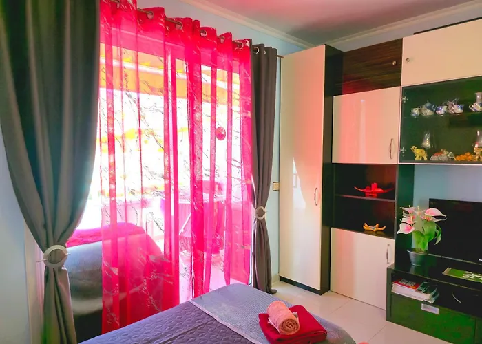 Warm, Cozy And Comfortable 阿德耶