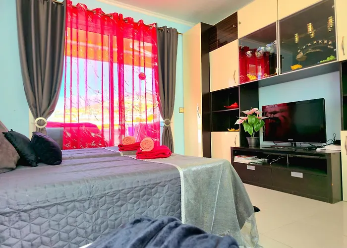 Warm, Cozy And Comfortable 阿德耶